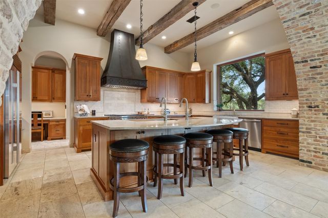 418 Cattle Trail DR, Dripping Springs, TX 78620