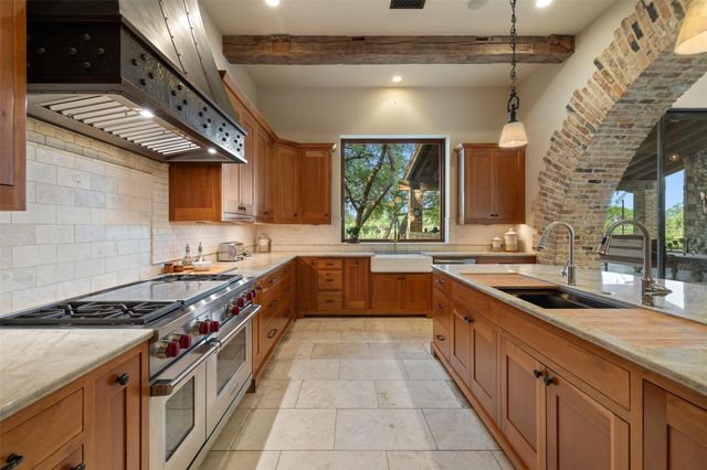 418 Cattle Trail DR, Dripping Springs, TX 78620
