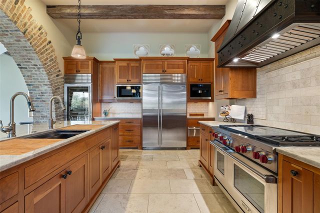 418 Cattle Trail DR, Dripping Springs, TX 78620