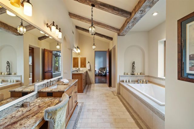 418 Cattle Trail DR, Dripping Springs, TX 78620