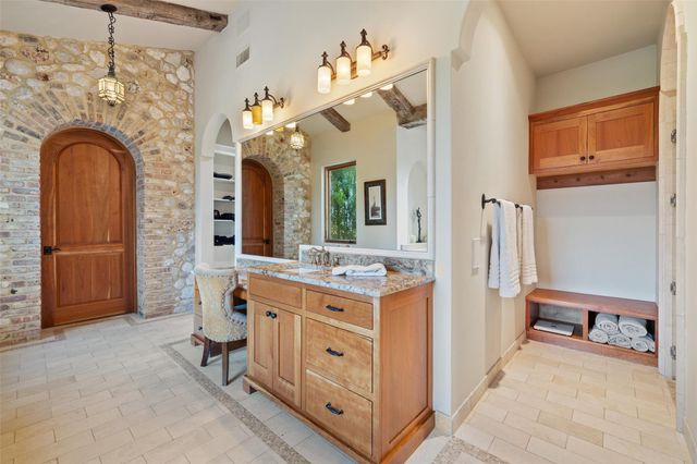 418 Cattle Trail DR, Dripping Springs, TX 78620