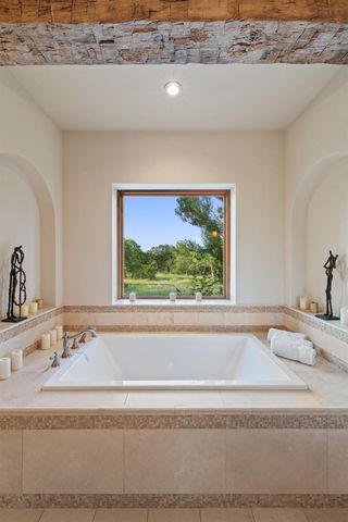418 Cattle Trail DR, Dripping Springs, TX 78620