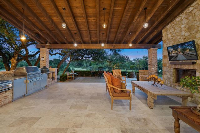418 Cattle Trail DR, Dripping Springs, TX 78620