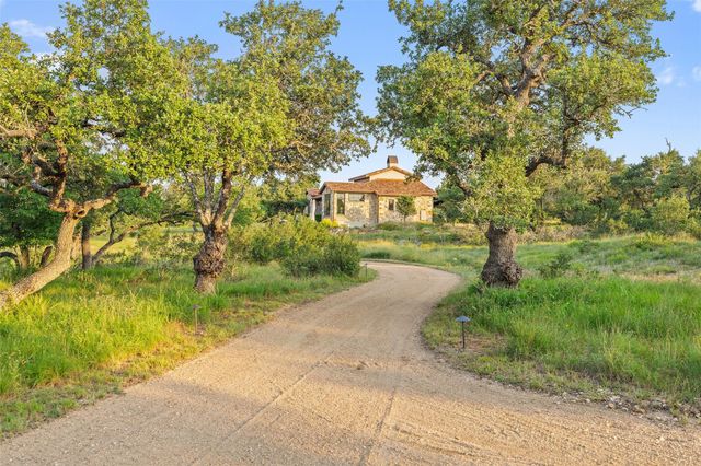 418 Cattle Trail DR, Dripping Springs, TX 78620