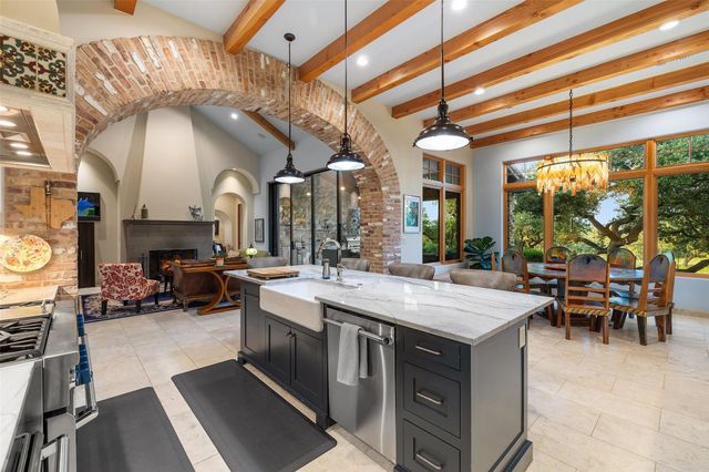 418 Cattle Trail DR, Dripping Springs, TX 78620
