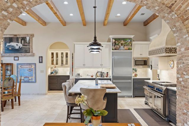 418 Cattle Trail DR, Dripping Springs, TX 78620