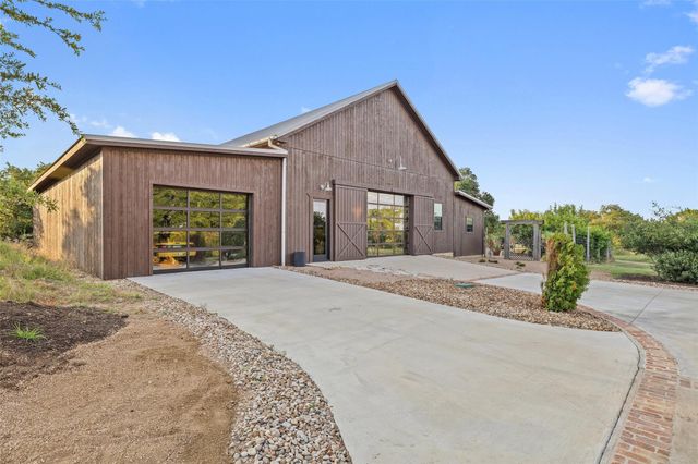 418 Cattle Trail DR, Dripping Springs, TX 78620
