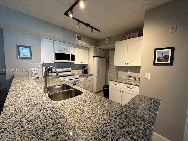 278 Village Blvd 8205, Tequesta, FL 33469