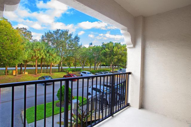 5860 W Sample Road 204, Coral Springs, FL 33063
