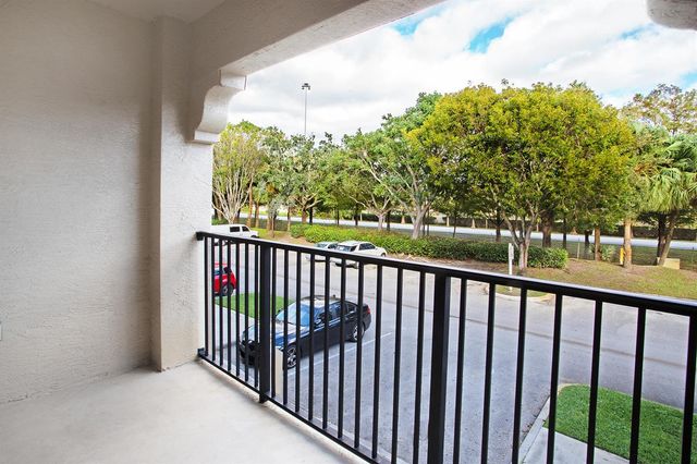 5860 W Sample Road 204, Coral Springs, FL 33063