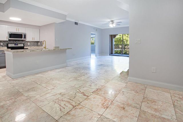 5860 W Sample Road 204, Coral Springs, FL 33063