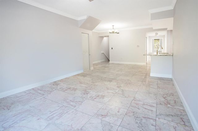 5860 W Sample Road 204, Coral Springs, FL 33063