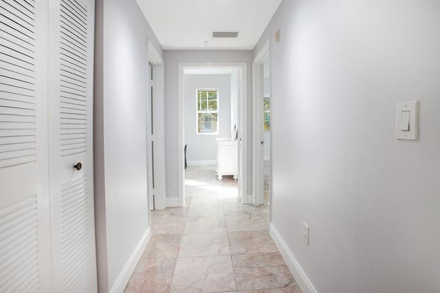 5860 W Sample Road 204, Coral Springs, FL 33063
