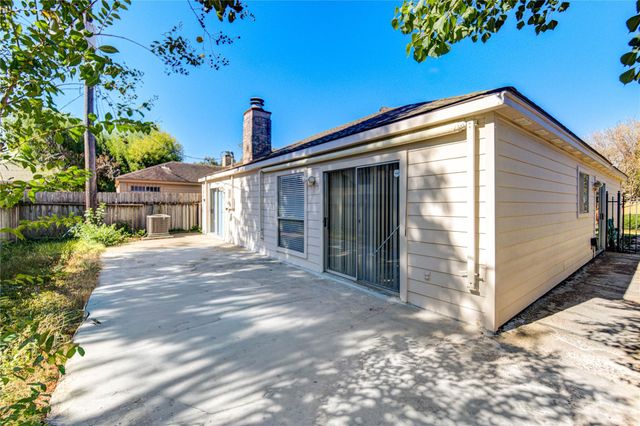 1927 Ash Meadow Drive, Houston, TX 77090