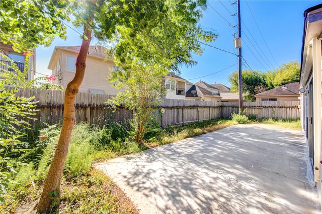 1927 Ash Meadow Drive, Houston, TX 77090