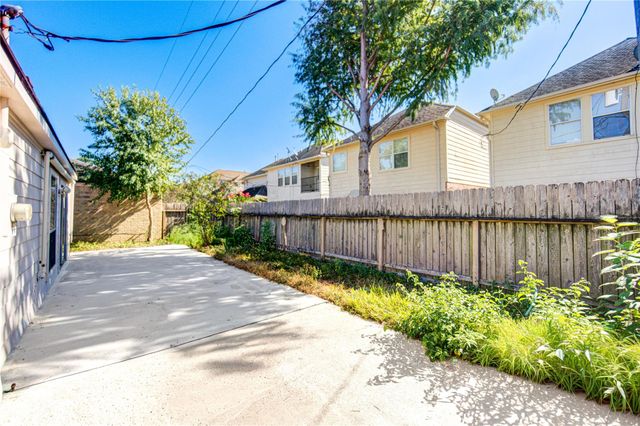 1927 Ash Meadow Drive, Houston, TX 77090