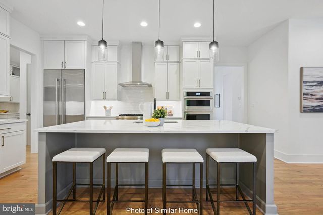 1800 N QUINCY ST, Arlington, VA 22207