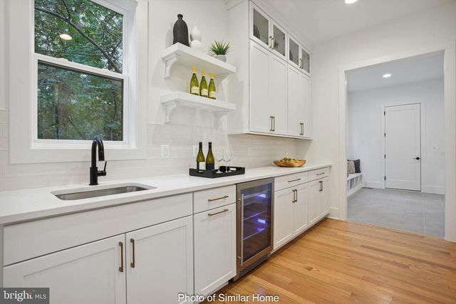 1800 N QUINCY ST, Arlington, VA 22207