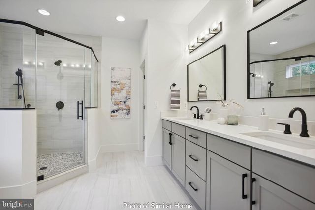 1800 N QUINCY ST, Arlington, VA 22207