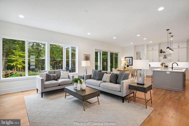 1800 N QUINCY ST, Arlington, VA 22207