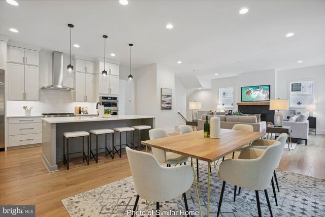 1800 N QUINCY ST, Arlington, VA 22207