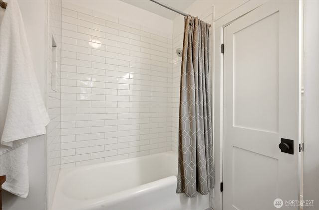 2208 NE 75th Street, Seattle, WA 98115