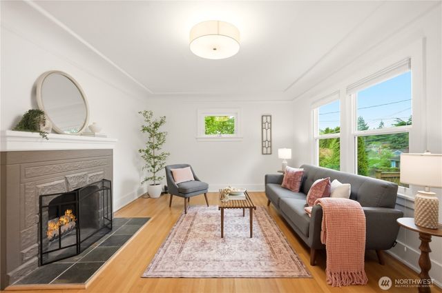 2208 NE 75th Street, Seattle, WA 98115