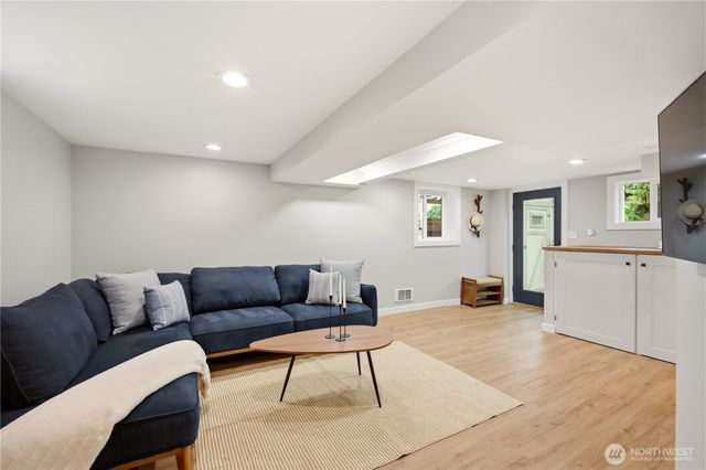 2208 NE 75th Street, Seattle, WA 98115