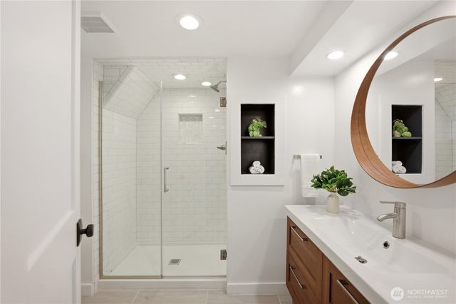 2208 NE 75th Street, Seattle, WA 98115