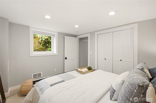 2208 NE 75th Street, Seattle, WA 98115
