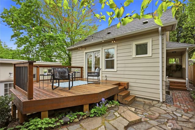 2208 NE 75th Street, Seattle, WA 98115