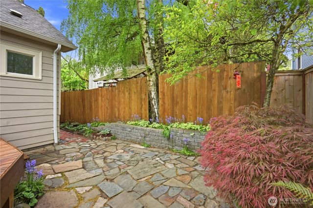 2208 NE 75th Street, Seattle, WA 98115