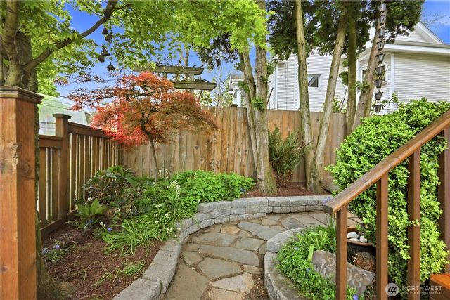 2208 NE 75th Street, Seattle, WA 98115