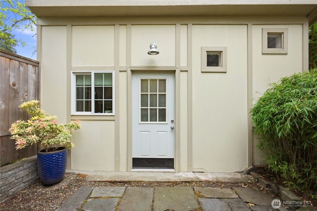 2208 NE 75th Street, Seattle, WA 98115