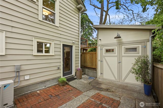 2208 NE 75th Street, Seattle, WA 98115