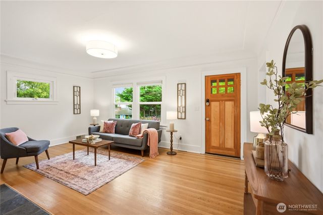 2208 NE 75th Street, Seattle, WA 98115