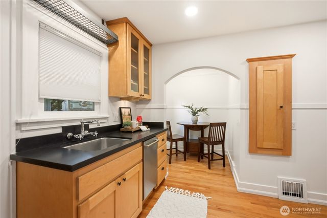 2208 NE 75th Street, Seattle, WA 98115