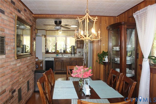 678 Lake Caroline Dr, Ruther Glen, VA 22546