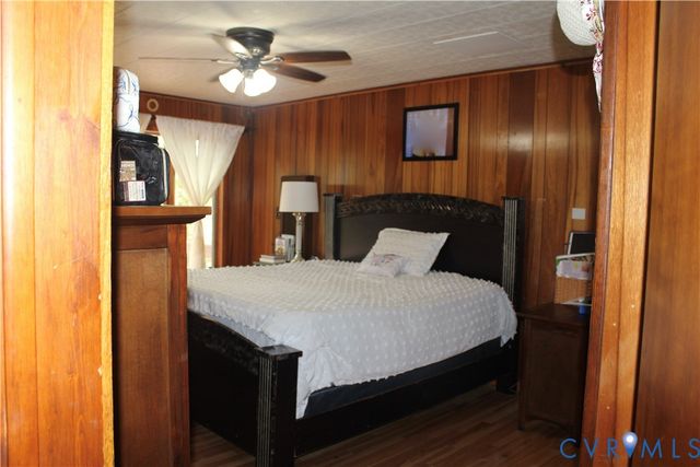 678 Lake Caroline Dr, Ruther Glen, VA 22546