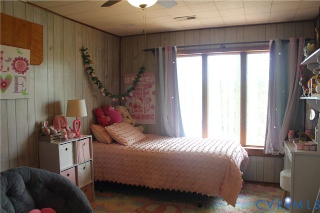 678 Lake Caroline Dr, Ruther Glen, VA 22546