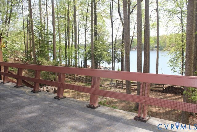678 Lake Caroline Dr, Ruther Glen, VA 22546