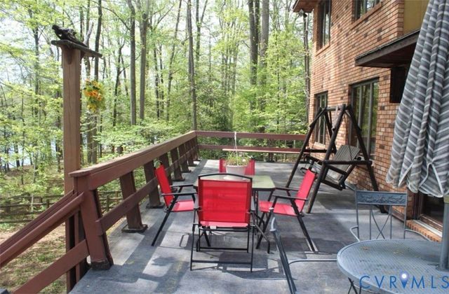 678 Lake Caroline Dr, Ruther Glen, VA 22546