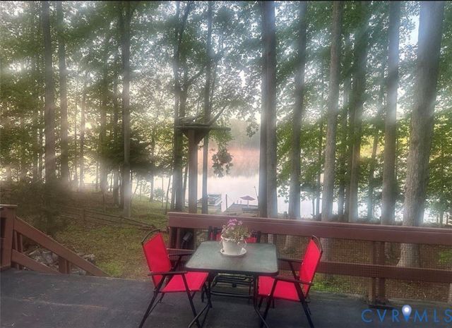 678 Lake Caroline Dr, Ruther Glen, VA 22546
