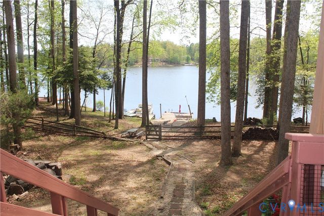 678 Lake Caroline Dr, Ruther Glen, VA 22546