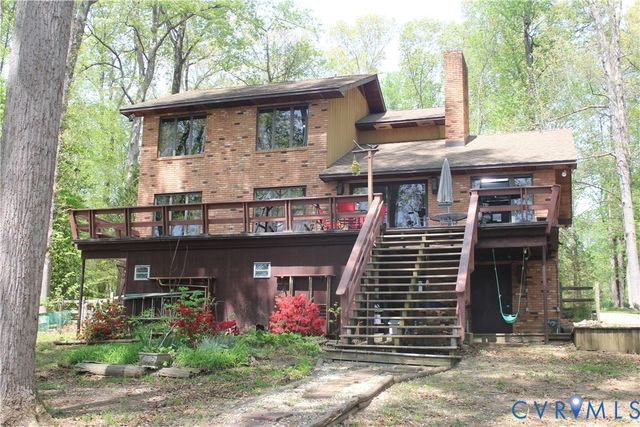 678 Lake Caroline Dr, Ruther Glen, VA 22546