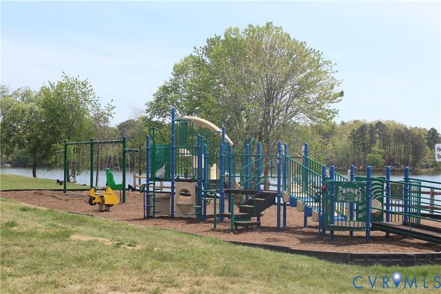 678 Lake Caroline Dr, Ruther Glen, VA 22546