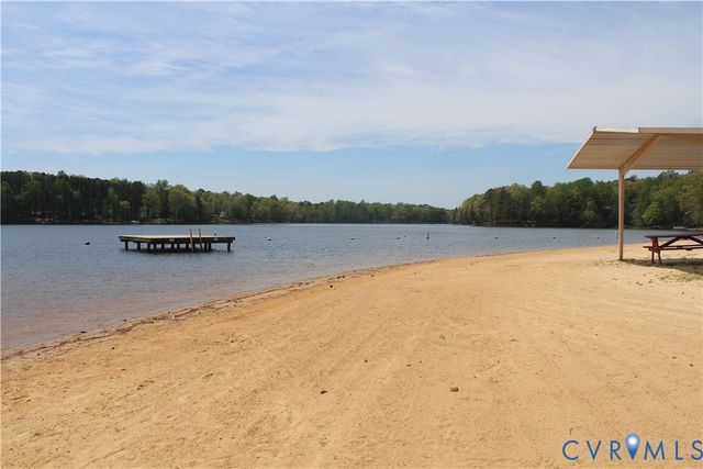 678 Lake Caroline Dr, Ruther Glen, VA 22546