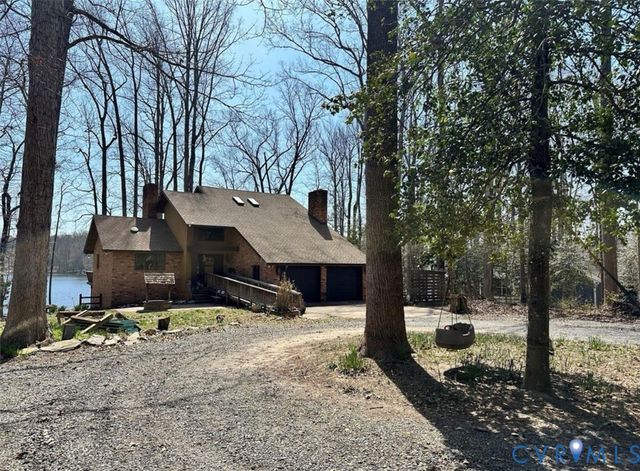 678 Lake Caroline Dr, Ruther Glen, VA 22546