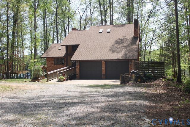 678 Lake Caroline Dr, Ruther Glen, VA 22546