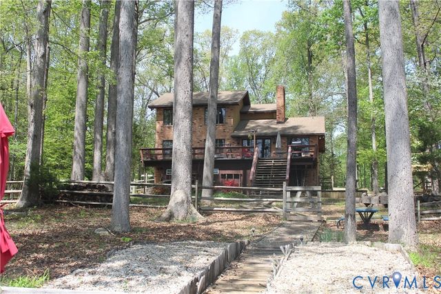 678 Lake Caroline Dr, Ruther Glen, VA 22546